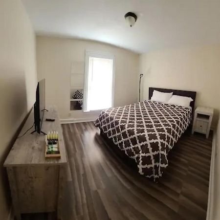 The Dragon'S Den Downstairs Room 1 Tazewell Bagian luar foto